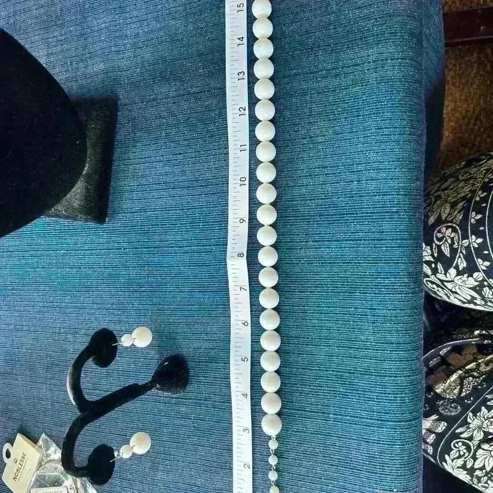 🏖️ Summer Jewelry SALE!! White beaded necklace and earring set. - Picture 4 of 8